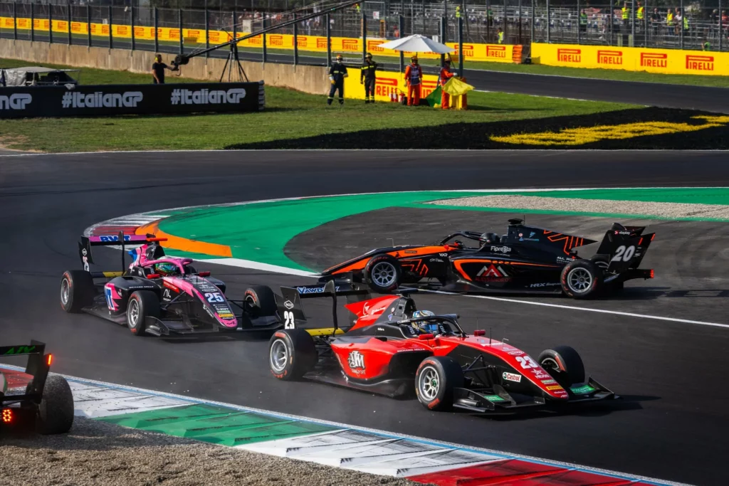 Le penalità modificano il podio della Sprint Race di F3 del GP di Monza