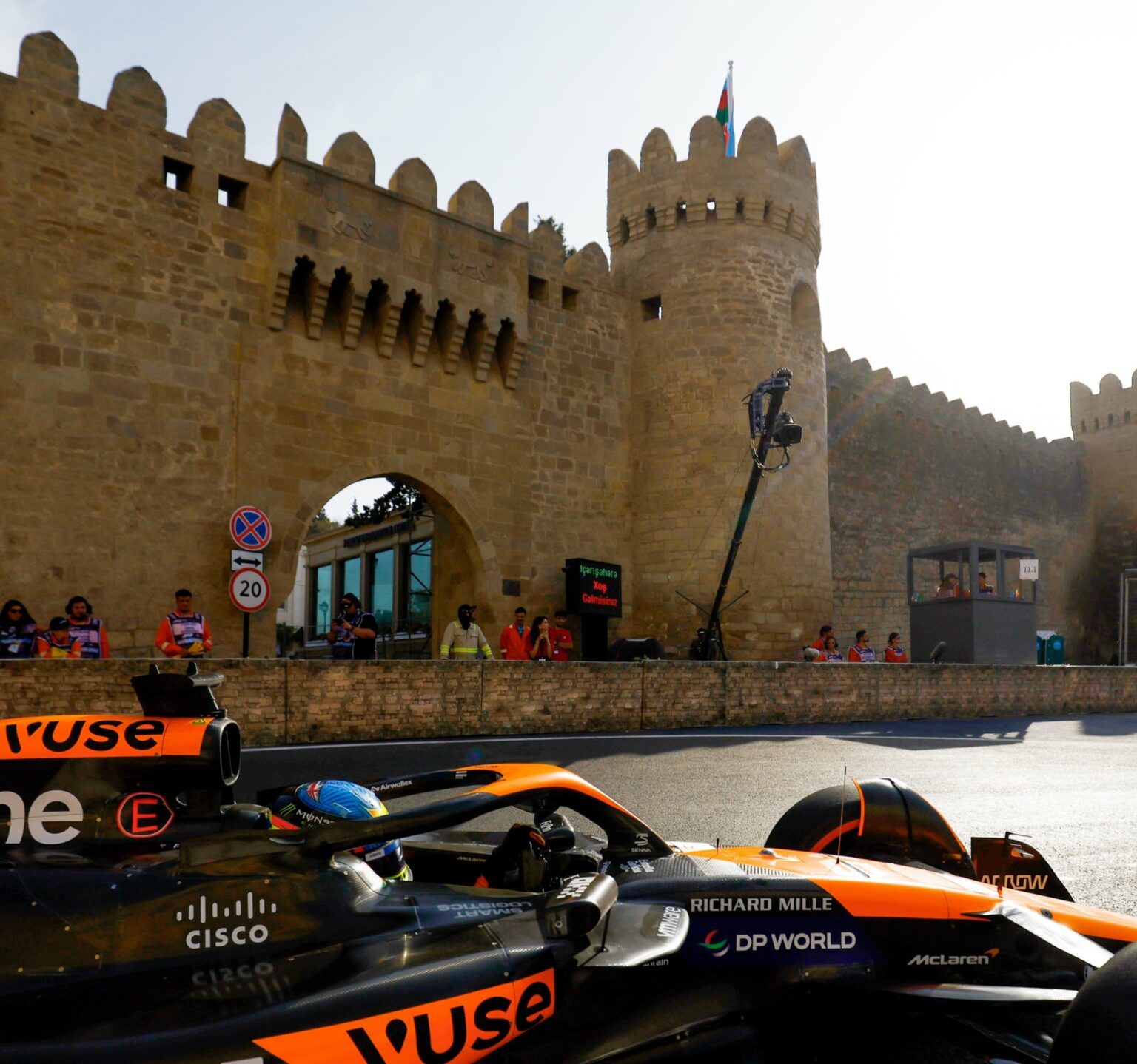 Regolamento 2025: stretta FIA sul mini DRS McLaren Piastri dichiarazioni GP Baku