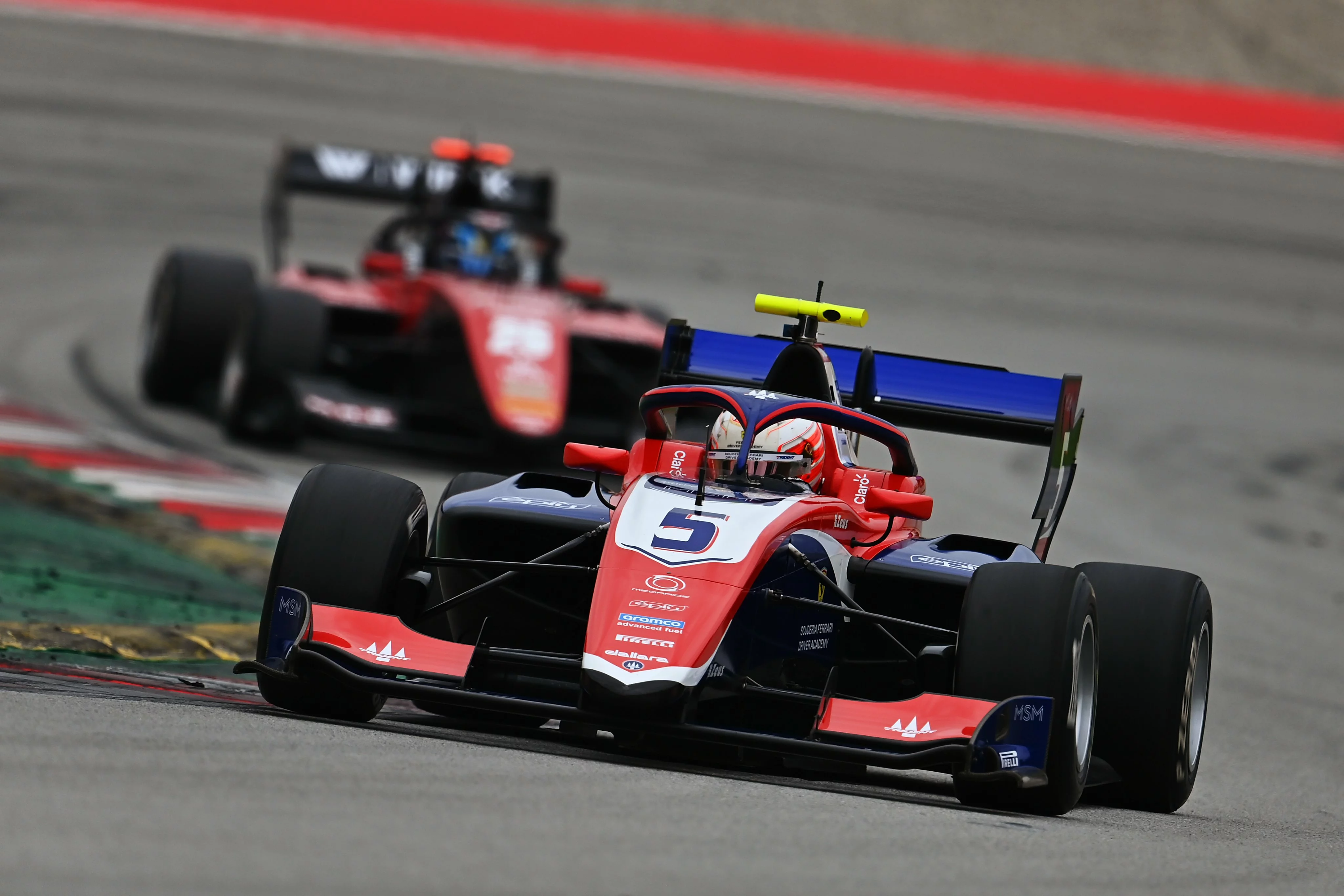 Câmara in pista durante l’ultimo giorno di test post-stagionali di F3 a Barcellona