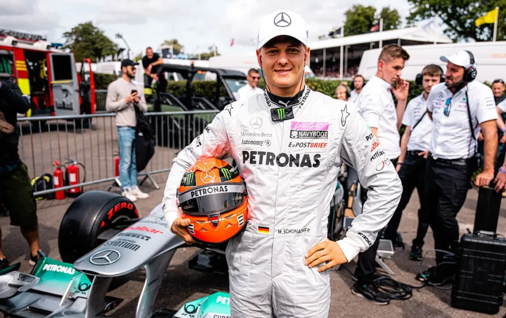 Mick Schumacher lascia Mercedes: “Voglio tornare a correre” Mick Schumacher nelle vesti della Mercedes del 2011
