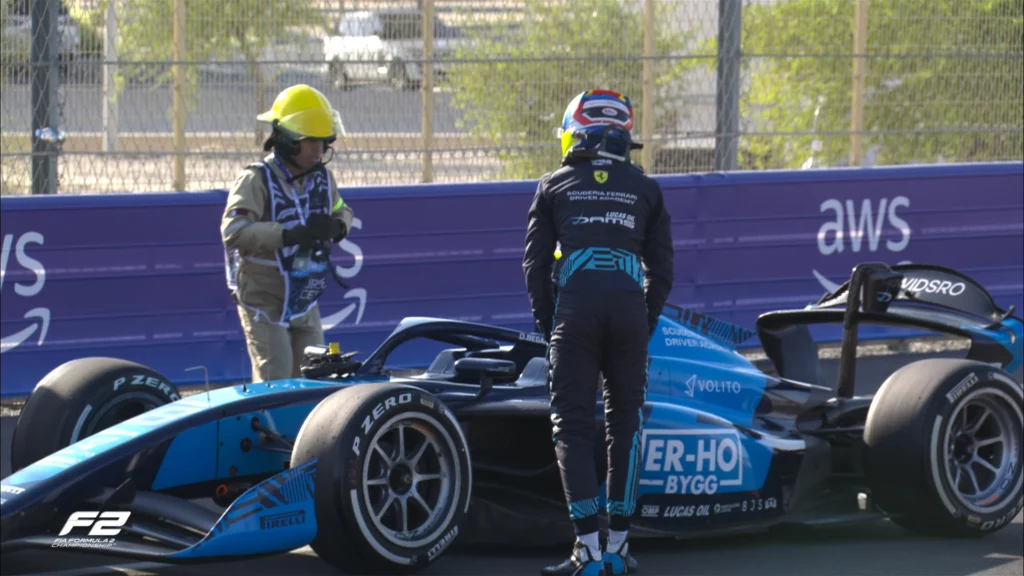 Beganovic fermo in pista durante le prove libere in Qatar