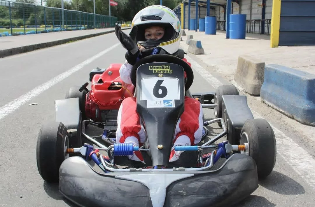 Hadjar su un kart