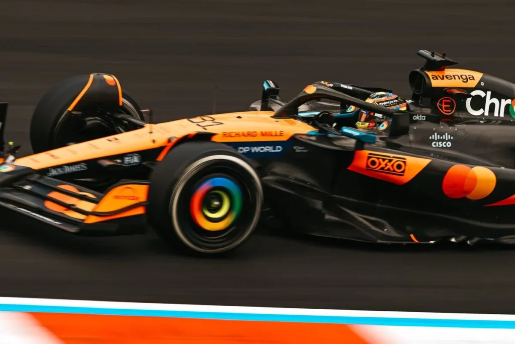 Gara GP di Cina: doppietta McLaren e difficoltà Ferrari