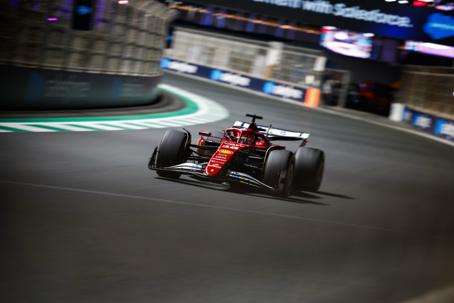 Charles Leclerc in gara a Jeddah (Fonte X: Scuderia Ferrari HP)