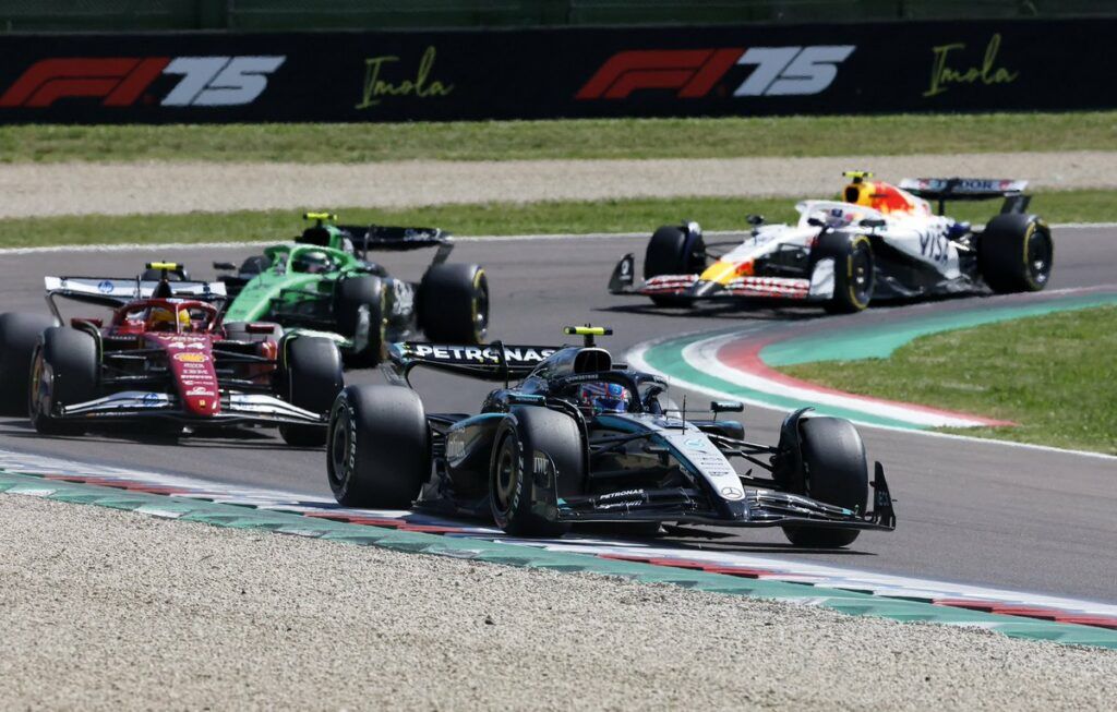Antonelli seguito da Hamilton nel GP d'Imola