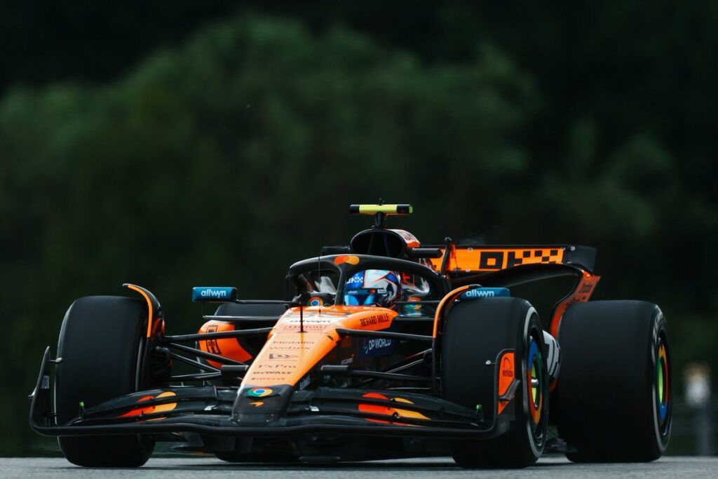 Il leader del mondiale di F2 Dunne rimane vicino a Piastri durante le FP1.