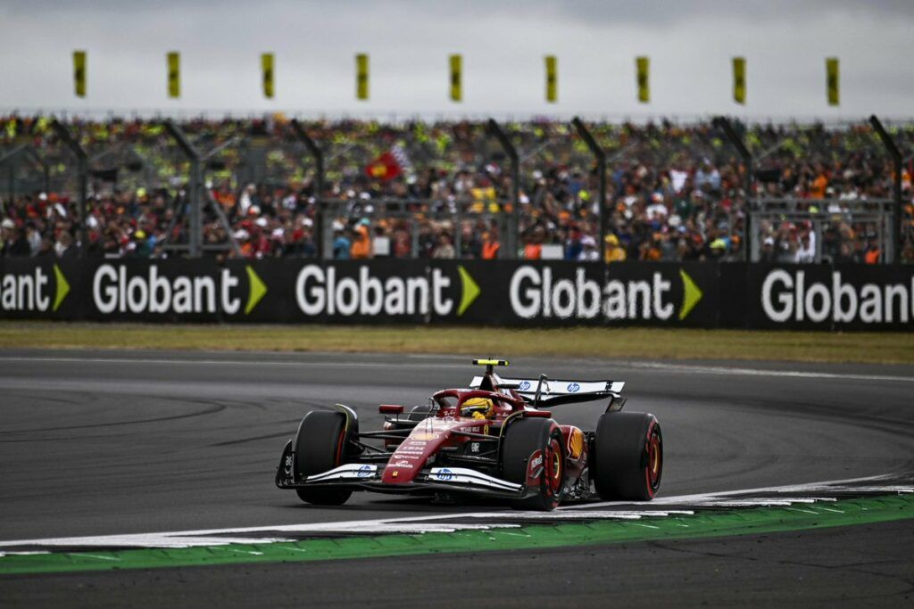 Hamilton davanti a tutti a Silverstone dopo il Q2. Non basterà per finire davanti a Verstappen