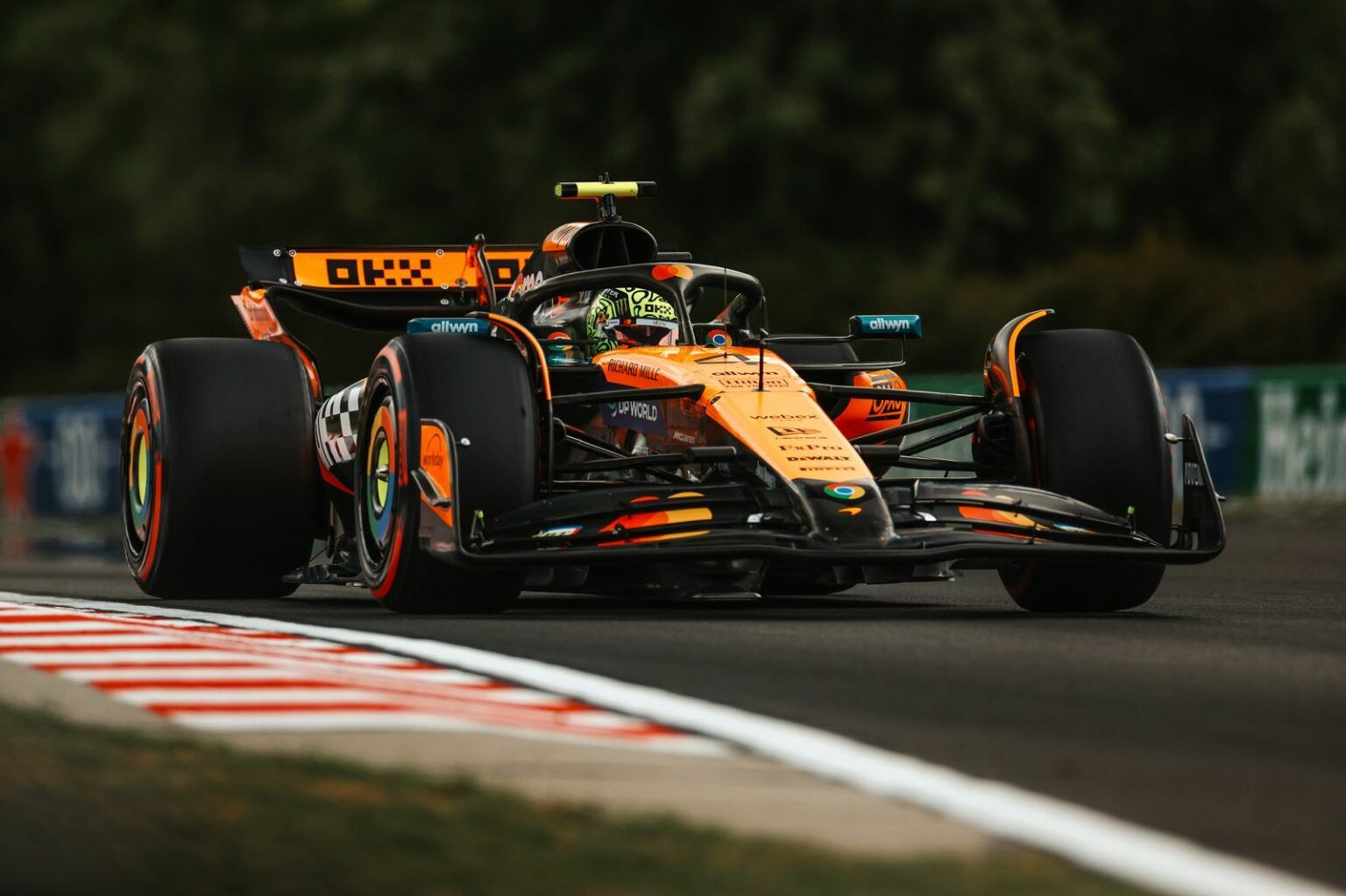 Norris fa segnare il miglior tempo nelle FP1 in Ungheria (Fonte foto X: McLarenF1)
