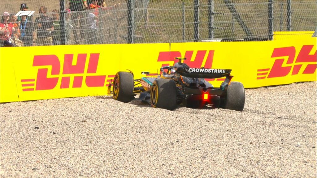 Antonelli costretto a scendere dalla macchina all'inizio delle FP1