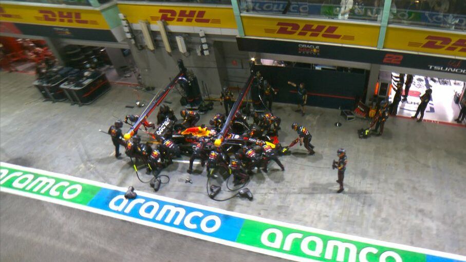 Pit stop di Max Verstappen durante la gara del GP di Singapore