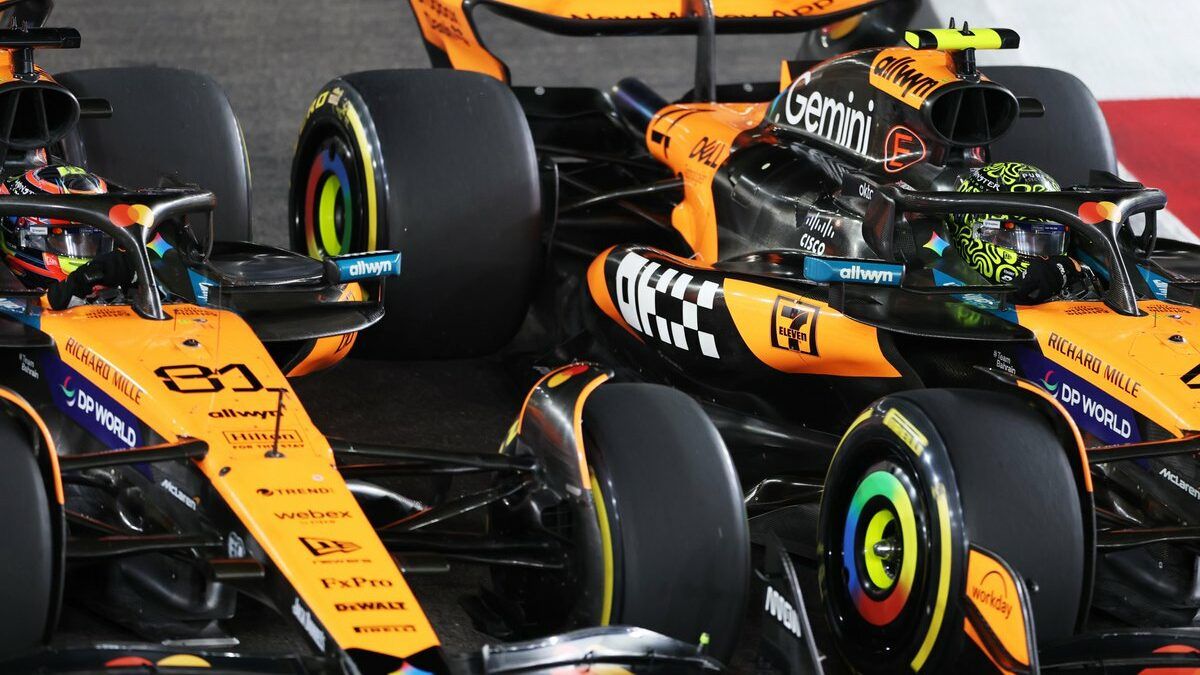 contatto tra i due Papaya alla partenza della gara del GP di Singapore 