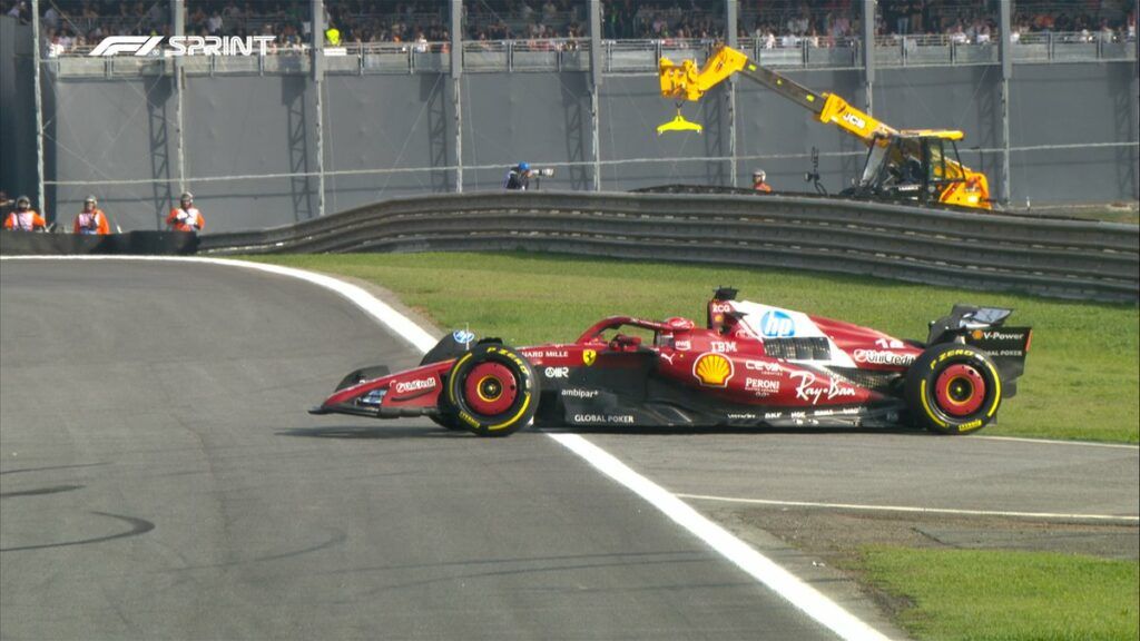 Leclerc, non a suo agio durante queste qualifiche sprint, va in testacoda