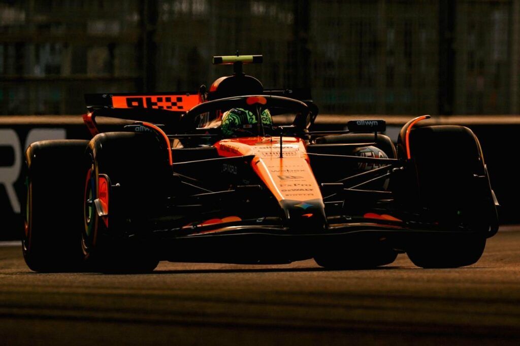 Lando Norris durante le FP2 del GP di Abu Dhabi (Fonte X: McLaren F1 Team)